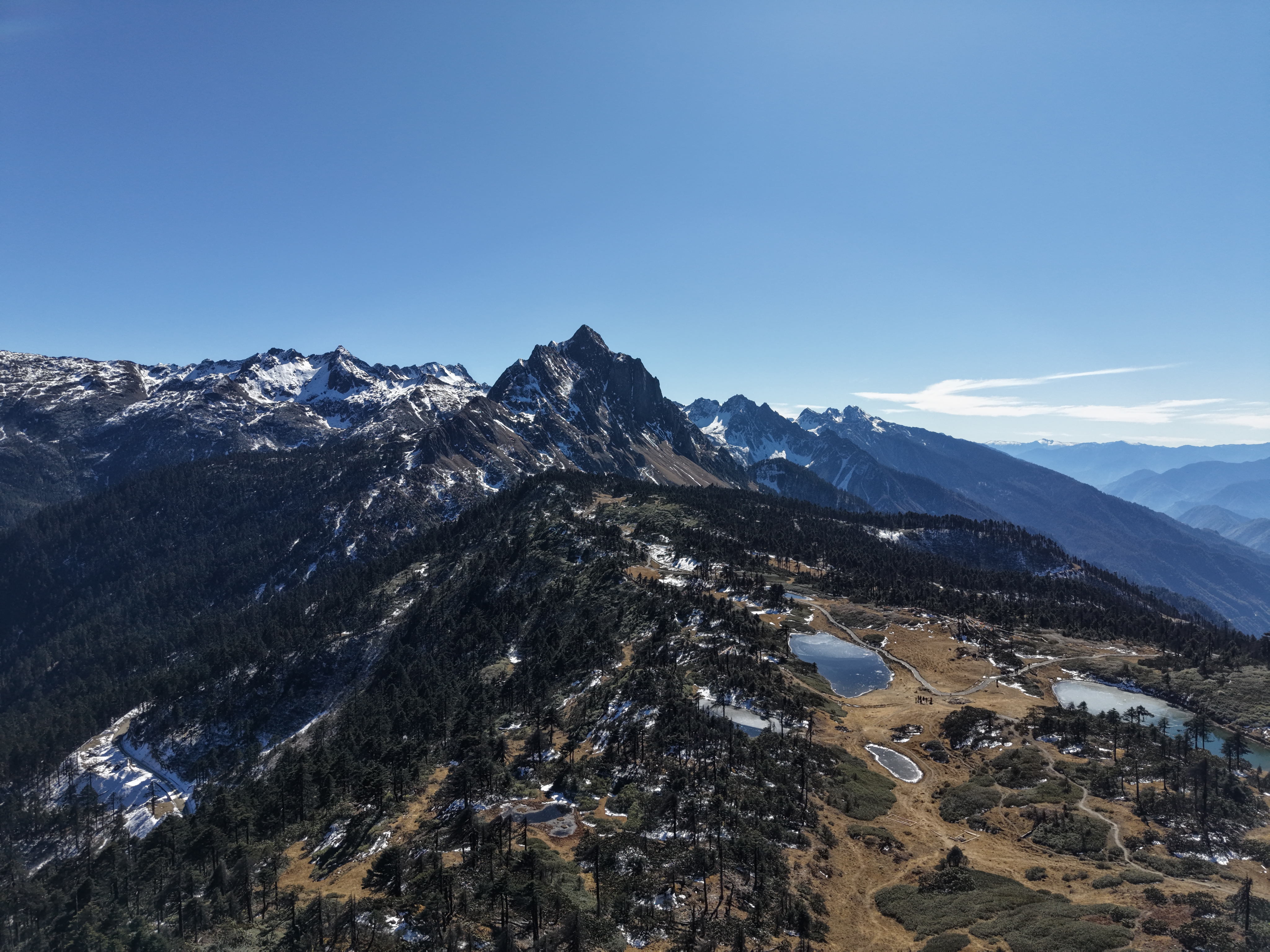 Snowy highlands and alpine lakes in Yunnan